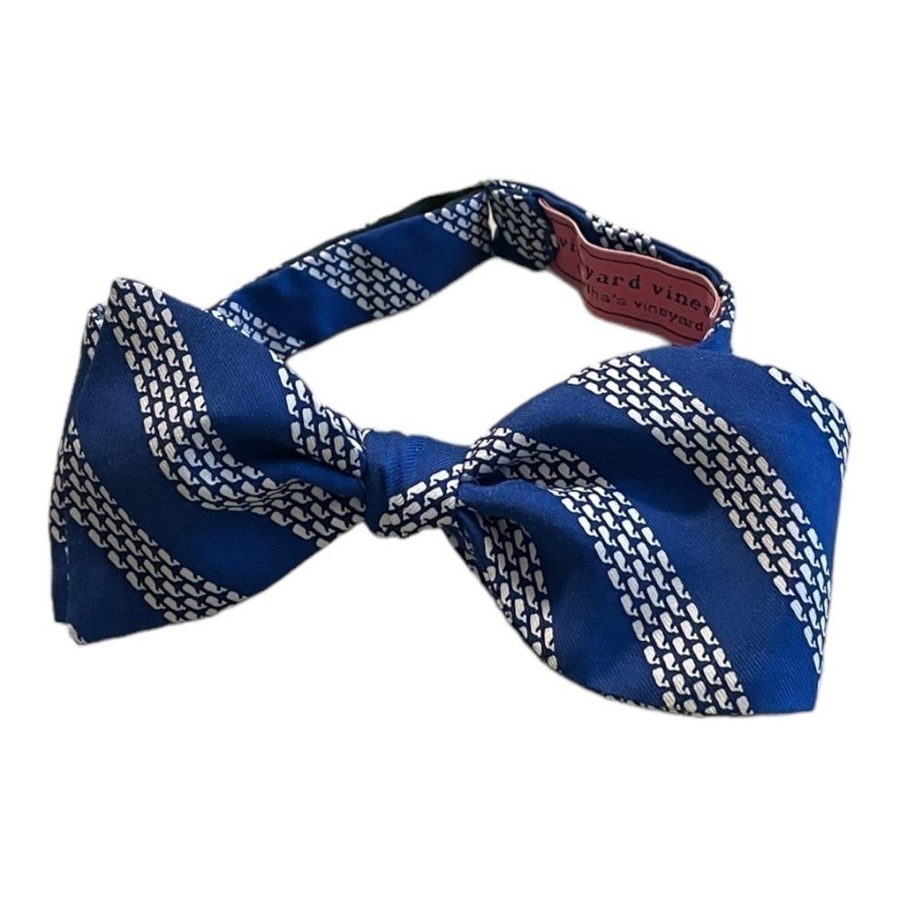 Vineyard Vines Bow Tie 100% Silk Blue And White With Whales adjustable